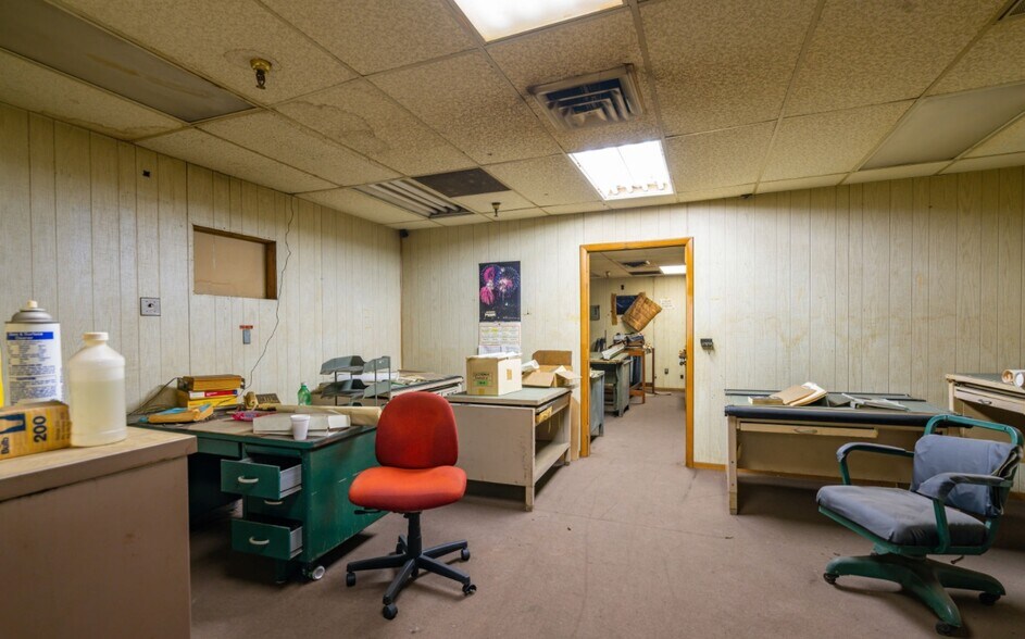 More Photos Of 621 Dana St NE, Warren Manufacturing For Lease