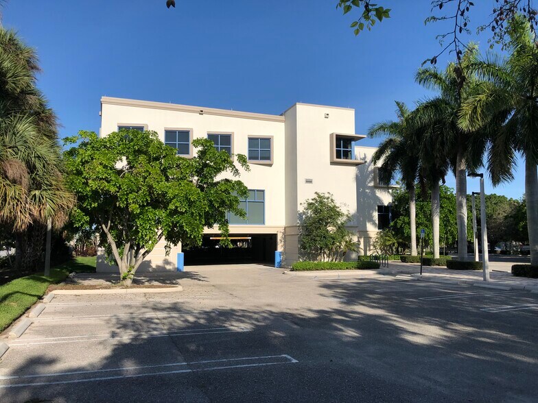 More Photos Of 2505 Metrocentre Blvd, West Palm Beach Medical For Lease