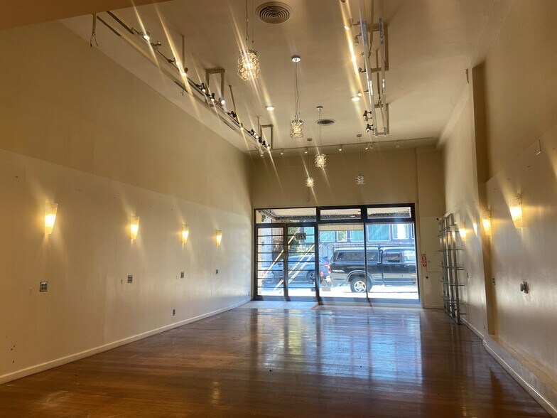 More Photos Of 2887 College Ave, Berkeley Storefront For Lease