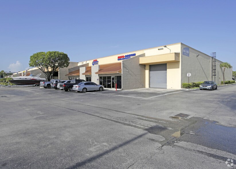 More Photos Of 7801-7889 NW 15th St, Doral Warehouse For Lease