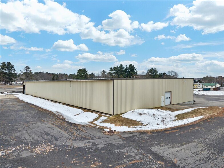 More Photos Of 15 E Elm St, Broadalbin Warehouse For Lease