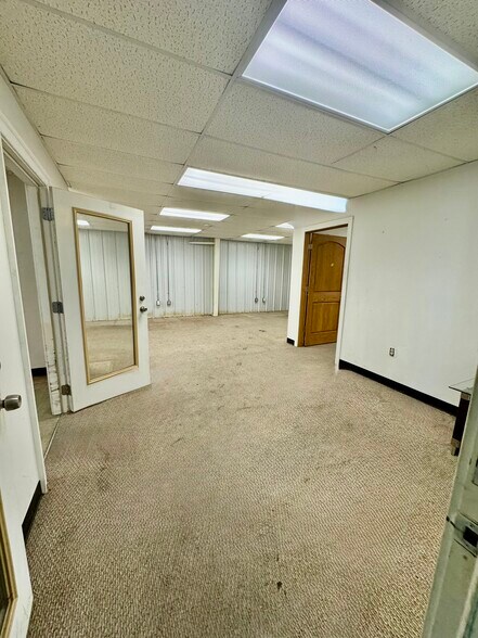 More Photos Of 3123 Cedar Park, Greensboro Warehouse For Lease