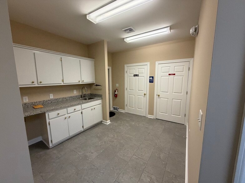 More Photos Of 1662 E Booker Dairy Rd, Smithfield Office For Lease