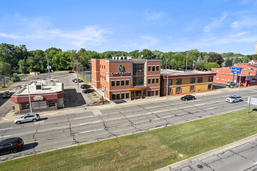 More Photos Of 23756 Michigan Ave, Dearborn Office For Lease