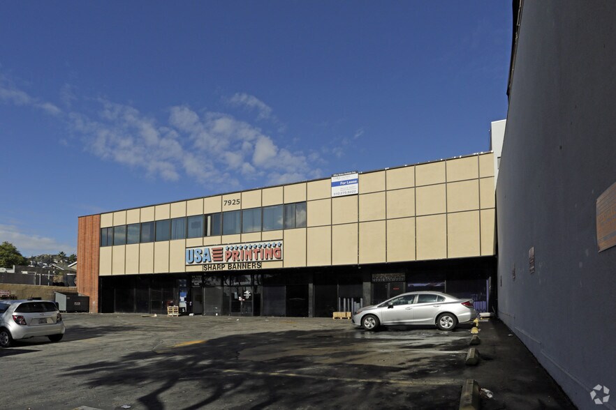 More Photos Of 7925 Santa Monica Blvd, West Hollywood Office For Lease