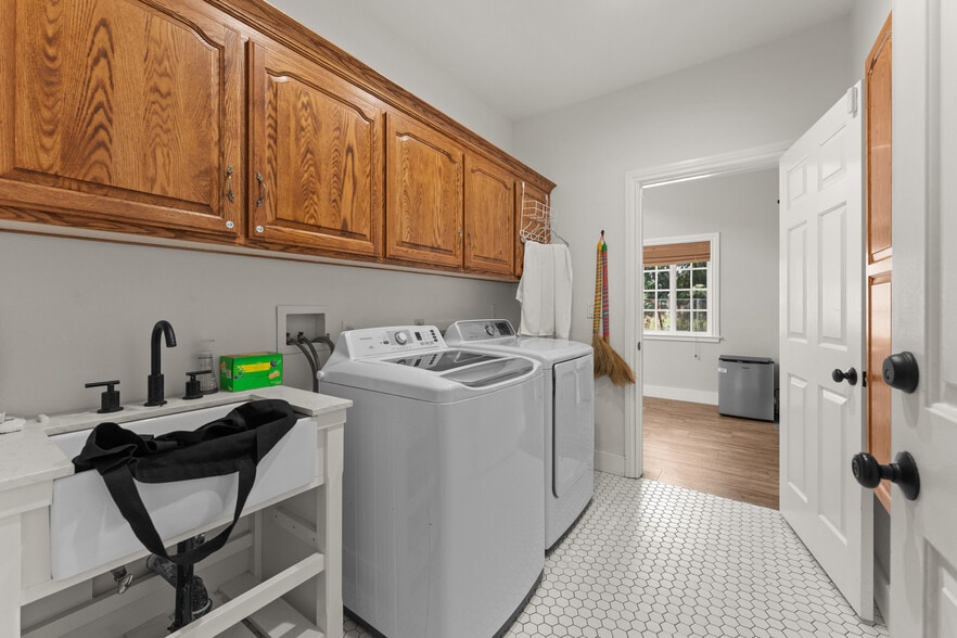 More Photos Of 12908 South Ln, Redlands Healthcare For Sale