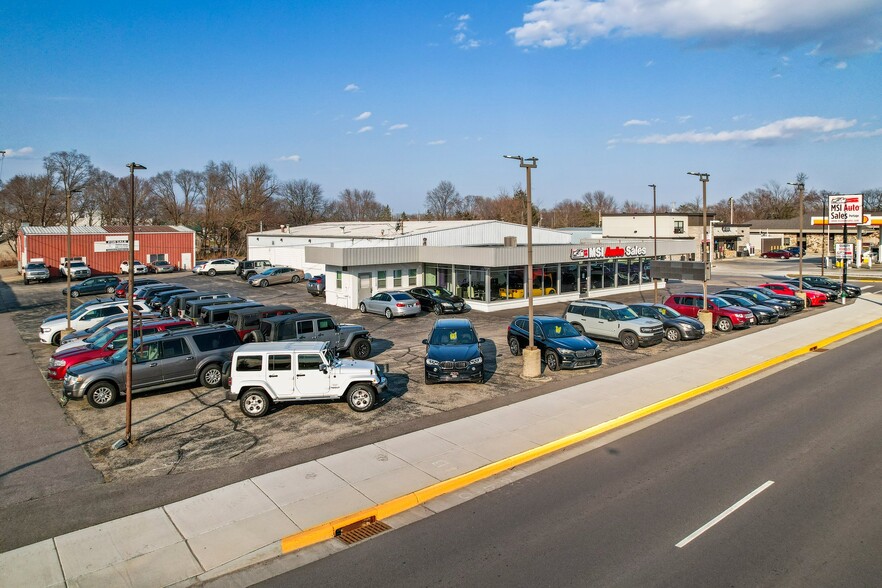 More Photos Of 515 E Wisconsin St, Portage Auto Dealership For Sale
