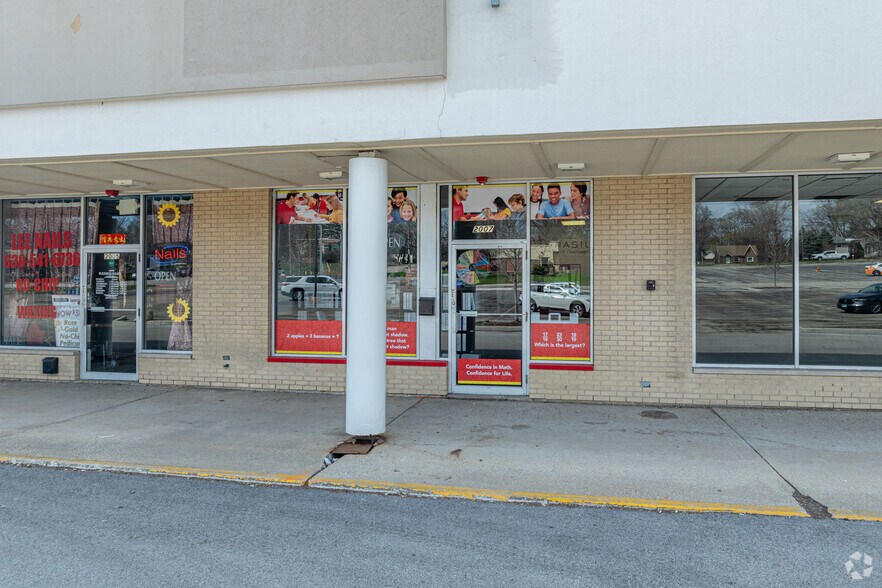 More Photos Of 2001-2153 63rd St, Downers Grove Storefront For Lease