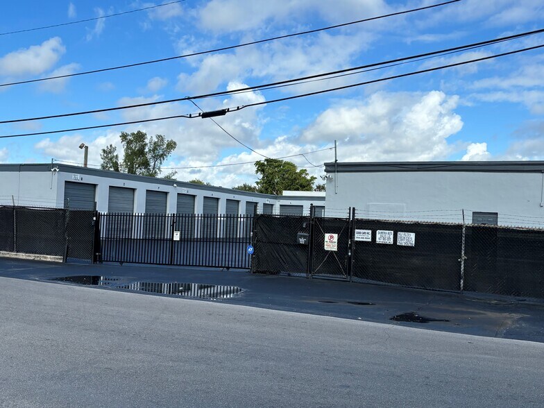 Primary Photo Of 133 SE 4th St, Deerfield Beach Self Storage For Lease
