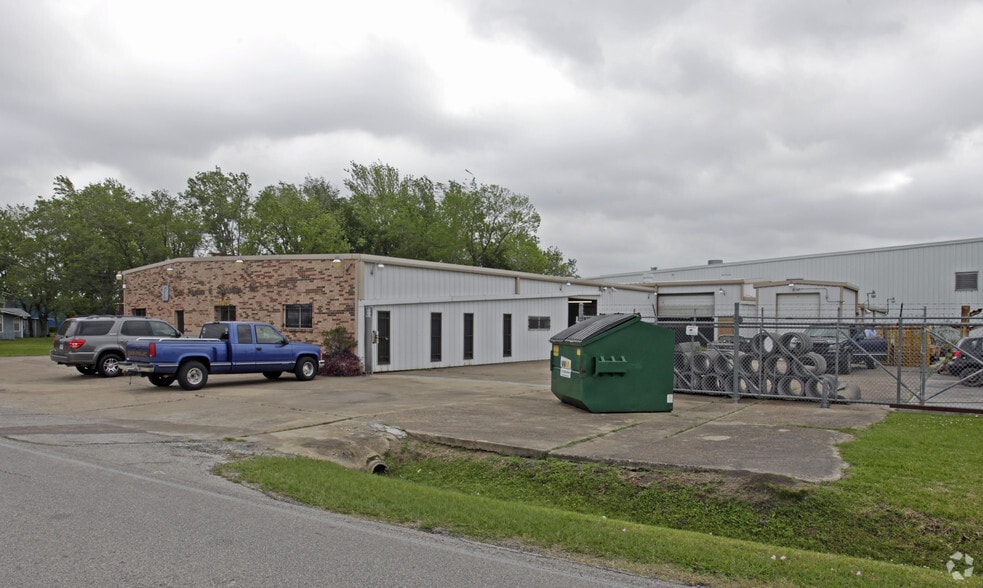 More Photos Of 14826 Yarberry St, Houston Warehouse For Sale