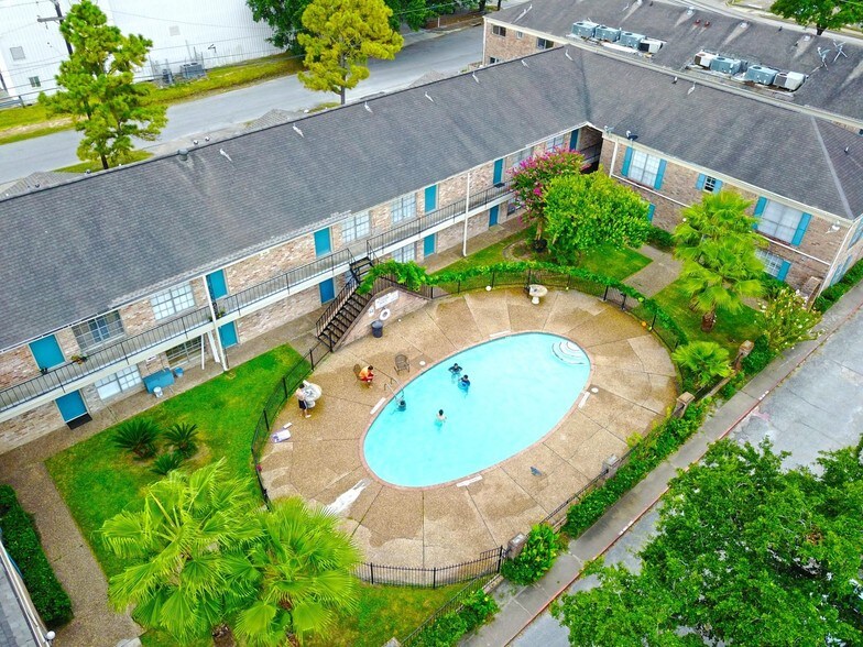 More Photos Of 6909 Renwick Dr, Houston Apartments For Sale