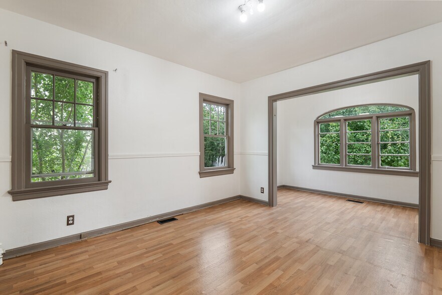 More Photos Of 191 SW 5th Ave, Ontario Specialty For Sale