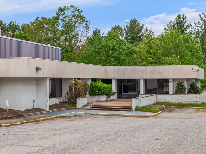 More Photos Of 90 Christ School Rd, Arden Distribution For Lease