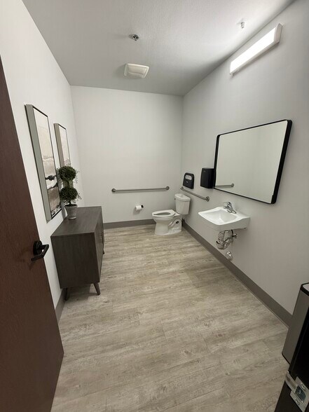 More Photos Of 1156 Suncast Ln, El Dorado Hills Medical For Lease