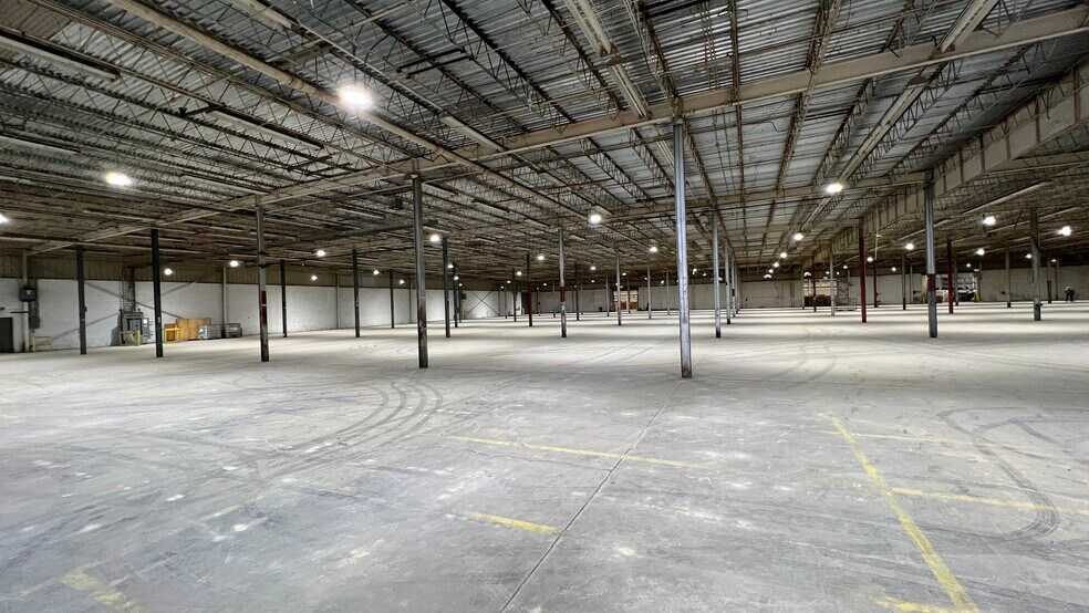 More Photos Of 2112 S Green St, Tupelo Warehouse For Lease