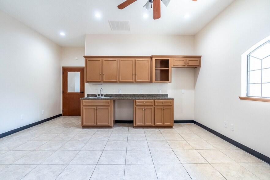 More Photos Of 3208 Broadway St, Houston Medical For Lease