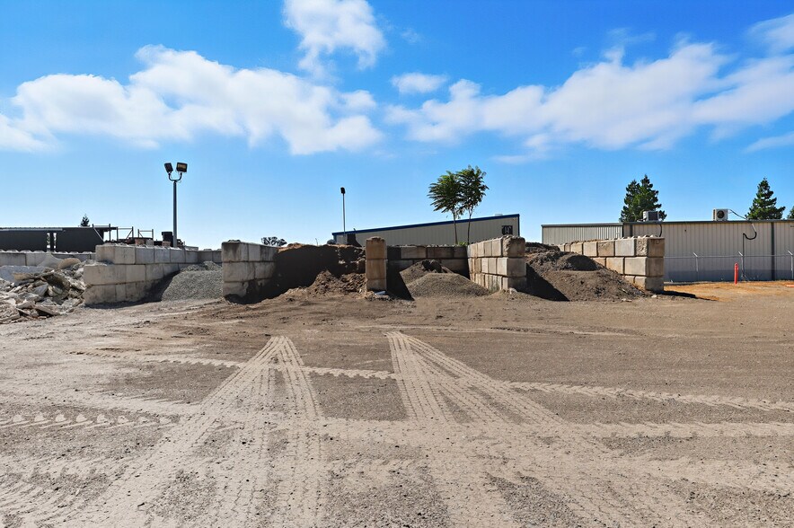 More Photos Of 240 Airpark Rd, Atwater Warehouse For Lease