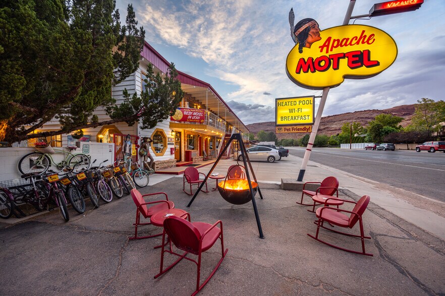 More Photos Of 166 S 400 E, Moab Hotel For Sale