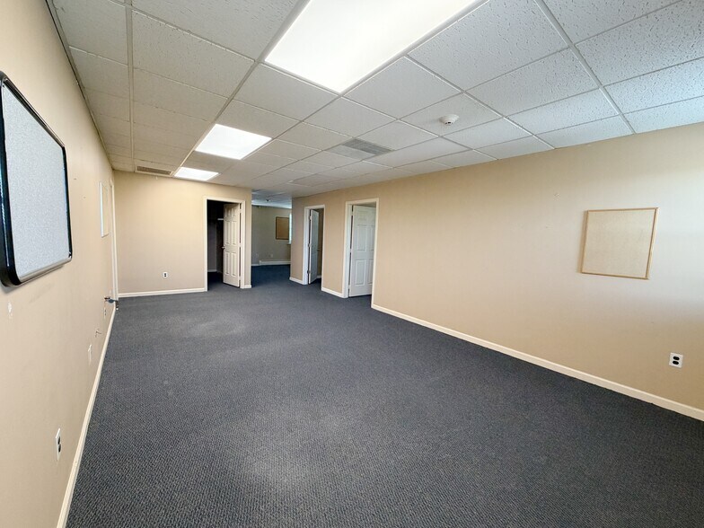 More Photos Of 216 Cedar Ave, Willow Grove Office Residential For Lease