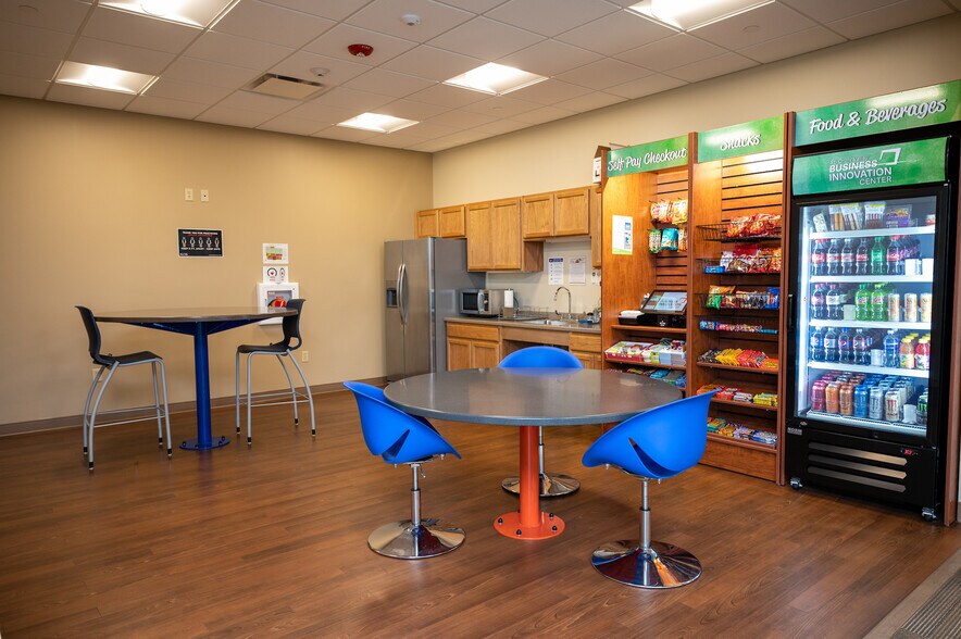 More Photos Of 1091 Sutherland Ave, River Falls Flex For Sale