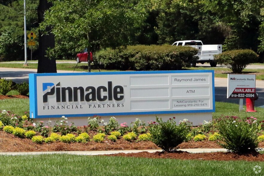 More Photos Of 3515 Glenwood Ave, Raleigh Office For Lease