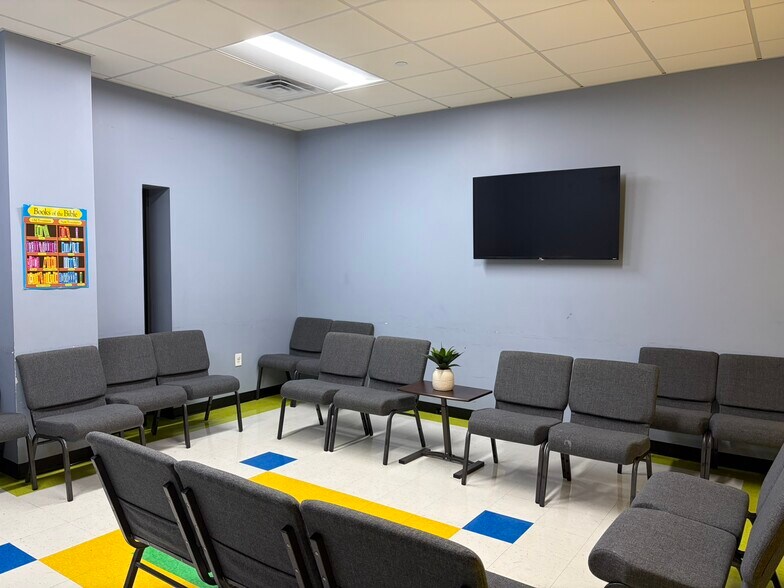More Photos Of 12204 Sharpview Dr, Houston Religious Facility For Lease