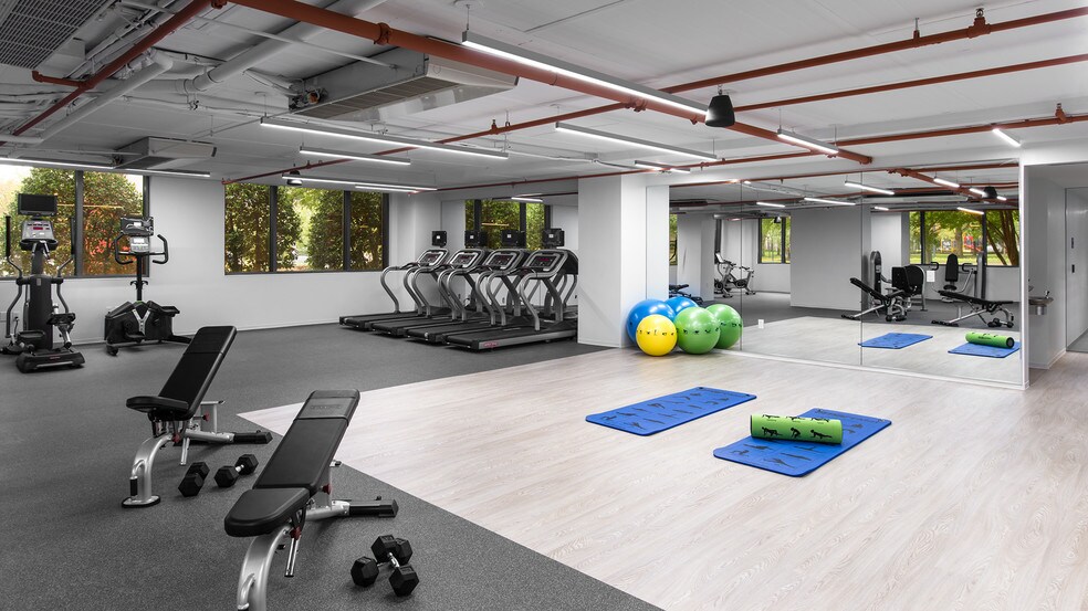 More Photos Of 2325 Dulles Corner Blvd, Herndon Office For Lease