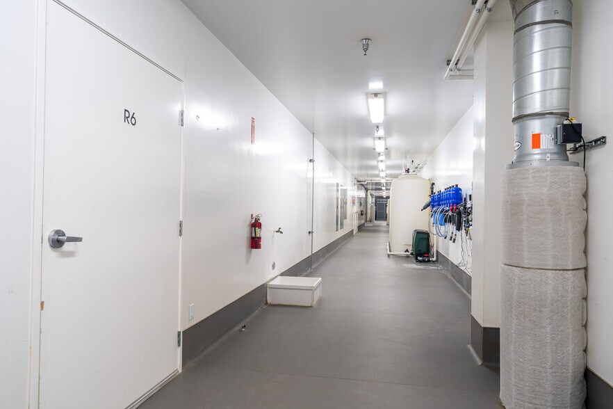 More Photos Of 19533 McLane St, Palm Springs Distribution For Sale