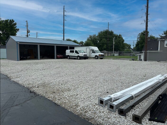 More Photos Of 2015 S East St, Indianapolis Light Manufacturing For Lease