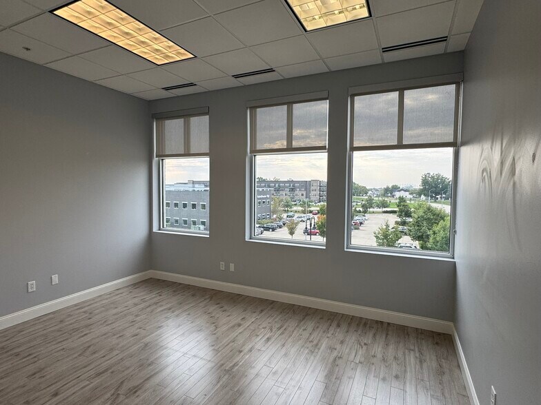 More Photos Of 1045 76th St, West Des Moines Office For Lease