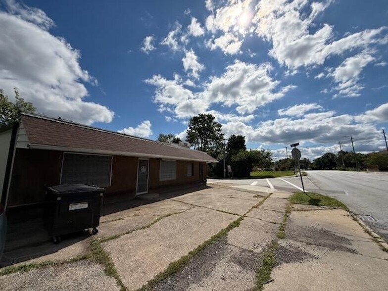 More Photos Of 501 Lake Ave, Elyria General Retail For Sale