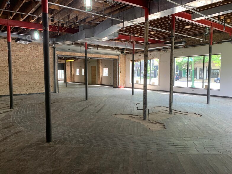 More Photos Of 6834-6868 N Western Ave, Chicago Showroom For Sale