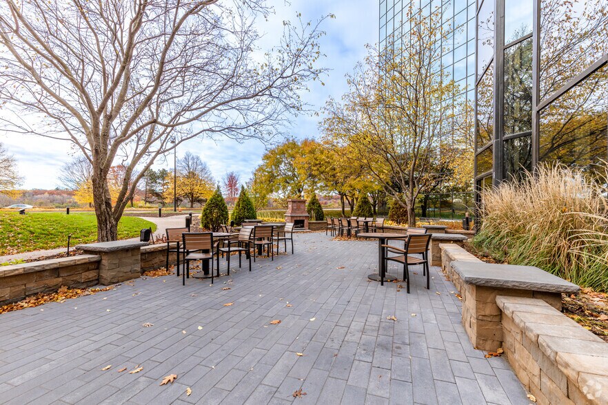 More Photos Of 8400 Normandale Lake Blvd, Bloomington Coworking Space