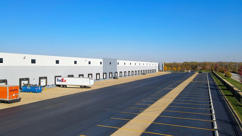 More Photos Of 18801 Oak Park Ave, Tinley Park Warehouse For Lease