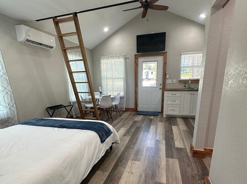 More Photos Of 4326 TX-19, Trinity Marina For Sale