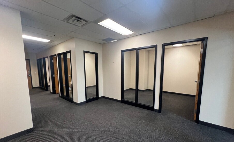 More Photos Of 1540 Cornwall Rd, Oakville Office For Lease