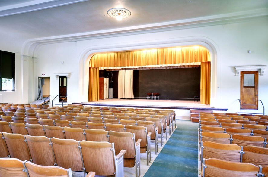 More Photos Of 410 W 7th St, Taylor Research And Development For Lease