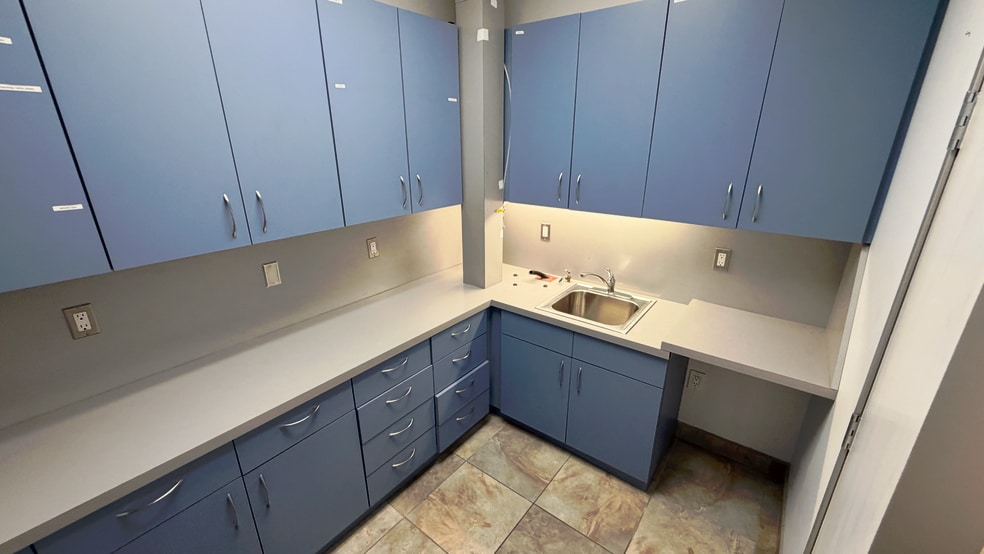 More Photos Of 5554 Reseda Blvd, Tarzana Medical For Lease