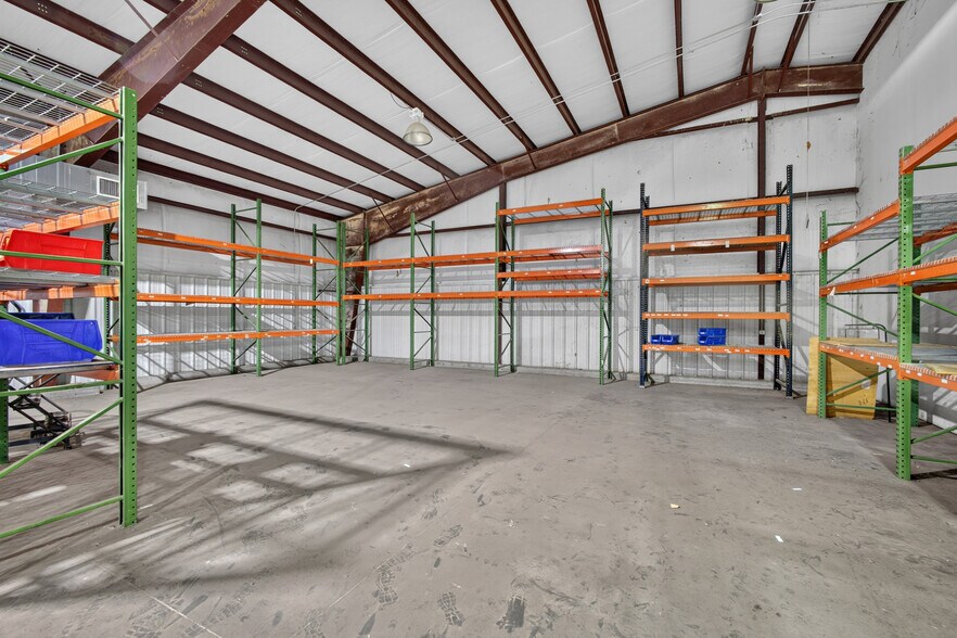 More Photos Of 906 S Eastern Ave, Elk City Warehouse For Sale