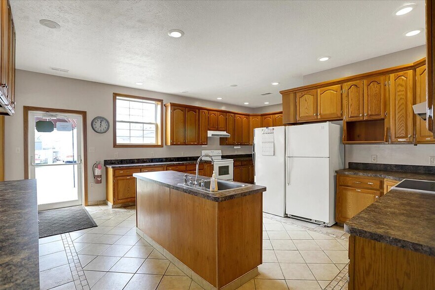 More Photos Of 300 E Third St, Carthage Religious Facility For Sale