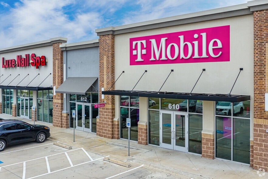More Photos Of 612 American Way, Terrell Storefront For Lease