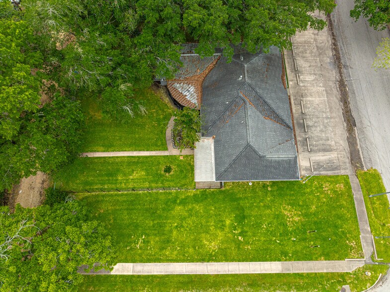More Photos Of 1105 San Jacinto St, Rosenberg Office For Sale