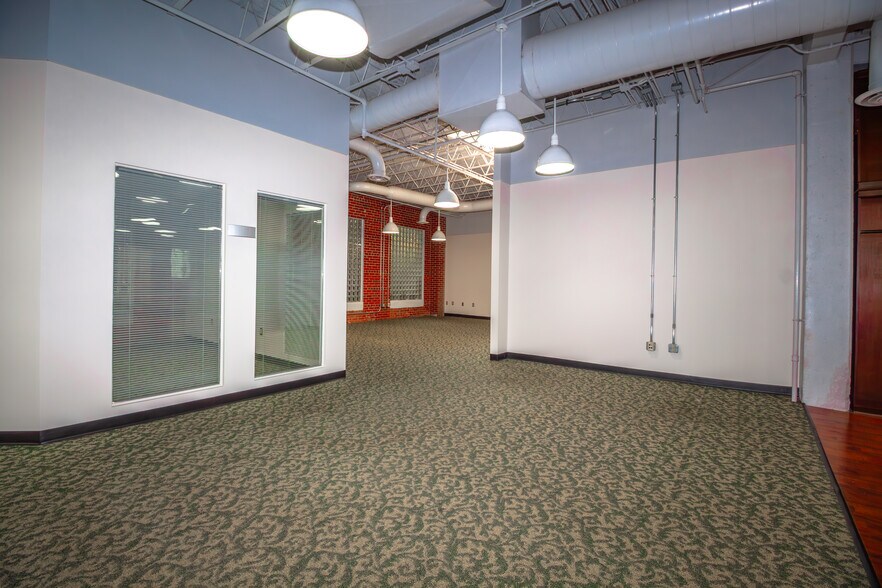 More Photos Of 50 Clay St, Morgantown Office Residential For Lease