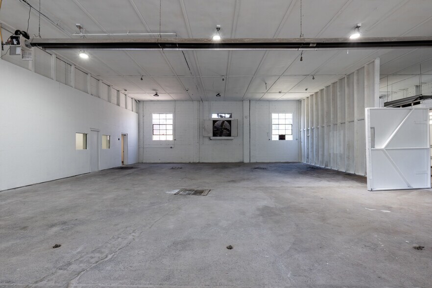 More Photos Of 127 Thompson St, Pittsboro Auto Repair For Lease