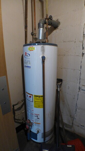 More Photos Of 1610 7th Ave, Beaver Falls Storefront For Sale