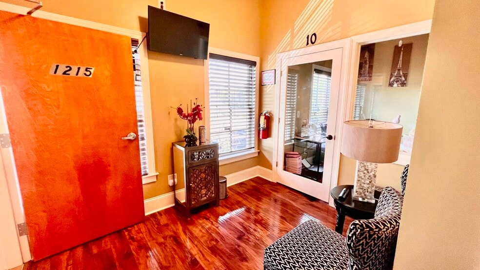 More Photos Of 2469 E Piedmont Rd, Marietta Office For Lease