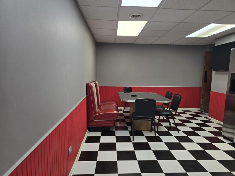 More Photos Of 7525 N Wolcott Ave, Chicago General Retail For Sale