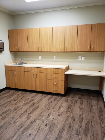 More Photos Of 2230 Towne Lake Pky, Woodstock Medical For Lease