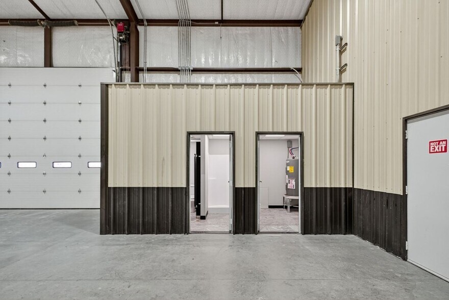 More Photos Of 16751 W Basin St, Odessa Warehouse For Lease
