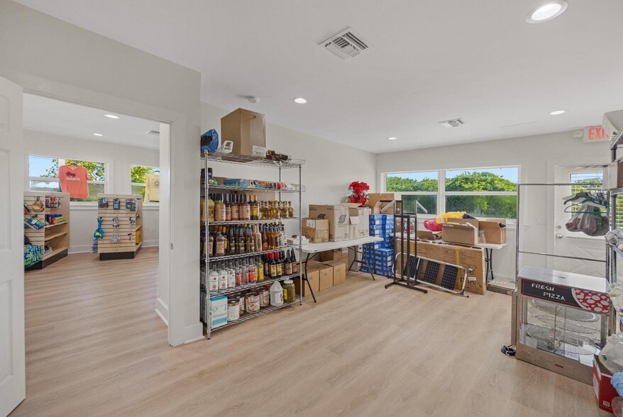 More Photos Of 19950-19980 Overseas Hwy, Sugarloaf Key Office For Sale